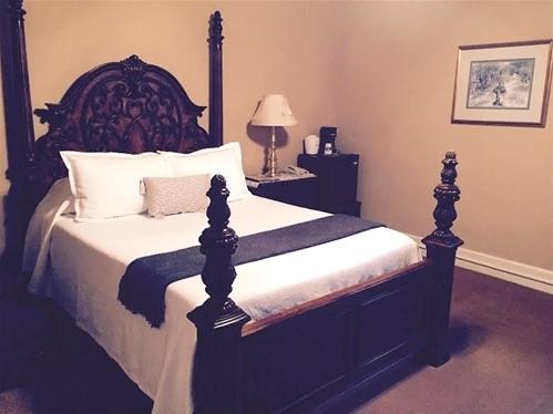 The Woodford * Versailles